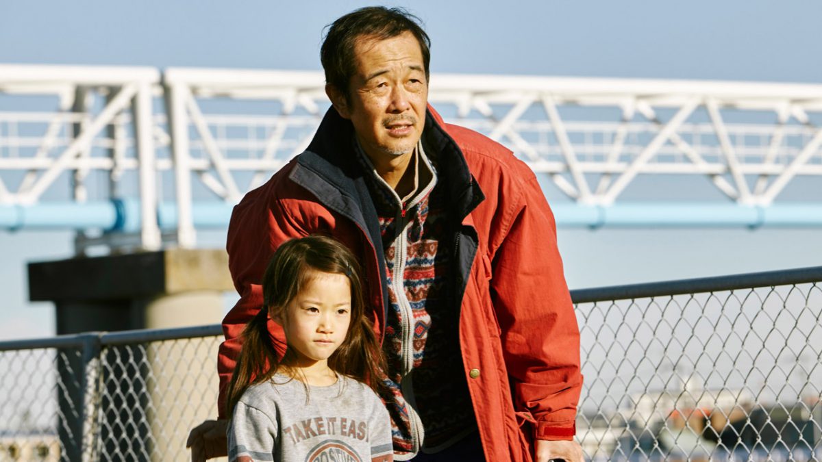 UN AFFARE DI FAMIGLIA – Hirokazu Kore’eda racconta la dolce fiaba di una famiglia disfunzionale