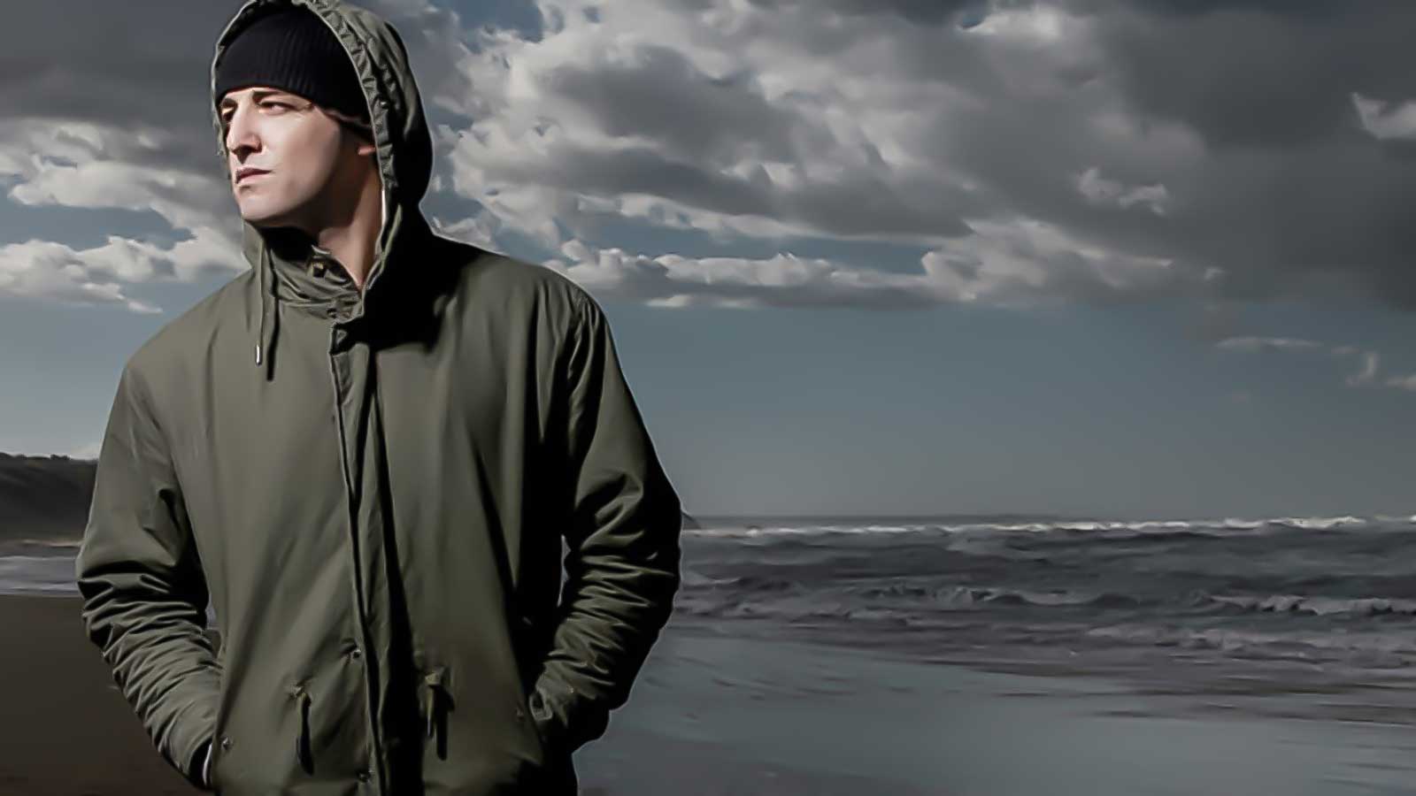 Un'immagine di Luca Dirisio tratta dalla copertina del suo nuovo singolo