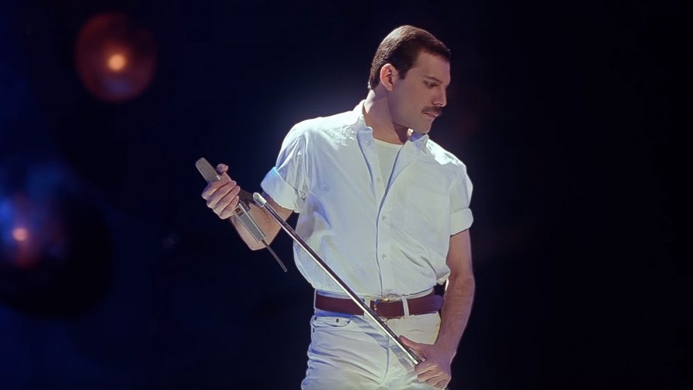 Un'immagine di Freddie Mercury tratta dal nuovo video di Time Waits For No One