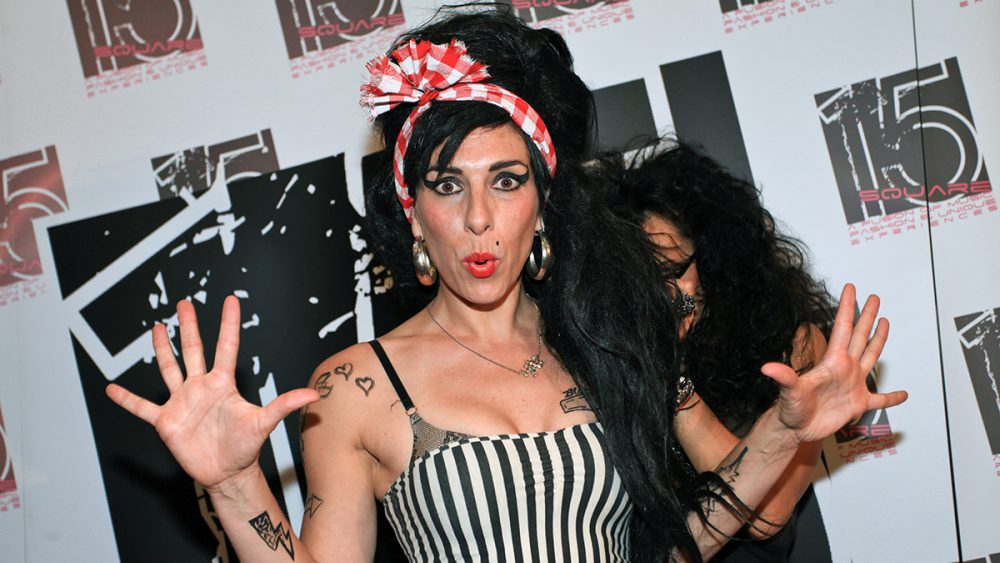 Amy Winehouse durante un concerto a Bucarest, in Romania.