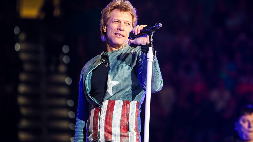 Bon Jovi durante il concerto Because We Can del 2013 in North Carolina