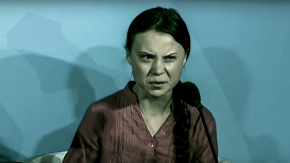 Greta Thunberg durante il discorso all'Onu, in un frame decisamente "metal"