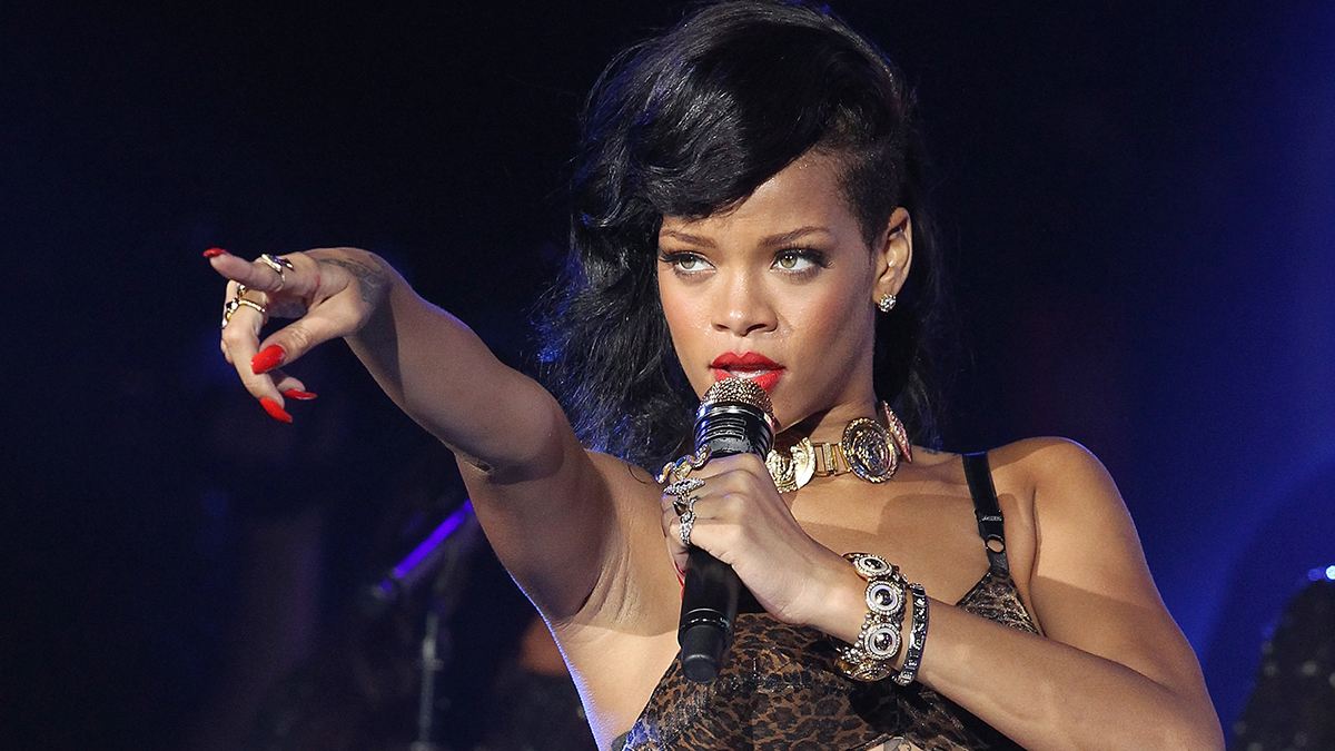 Da una vera regina alla Regina del pop: Rihanna  proclamata eroina nazionale