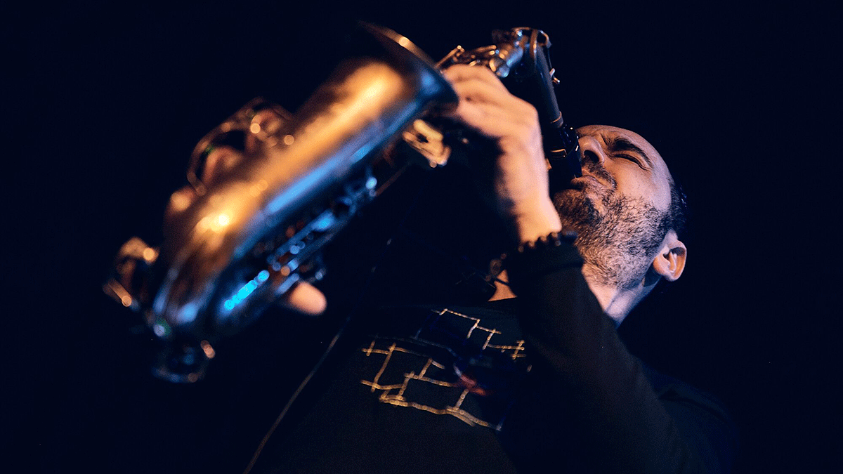 In foto il sassofonista Gianni Denitto durante un'esibizione.