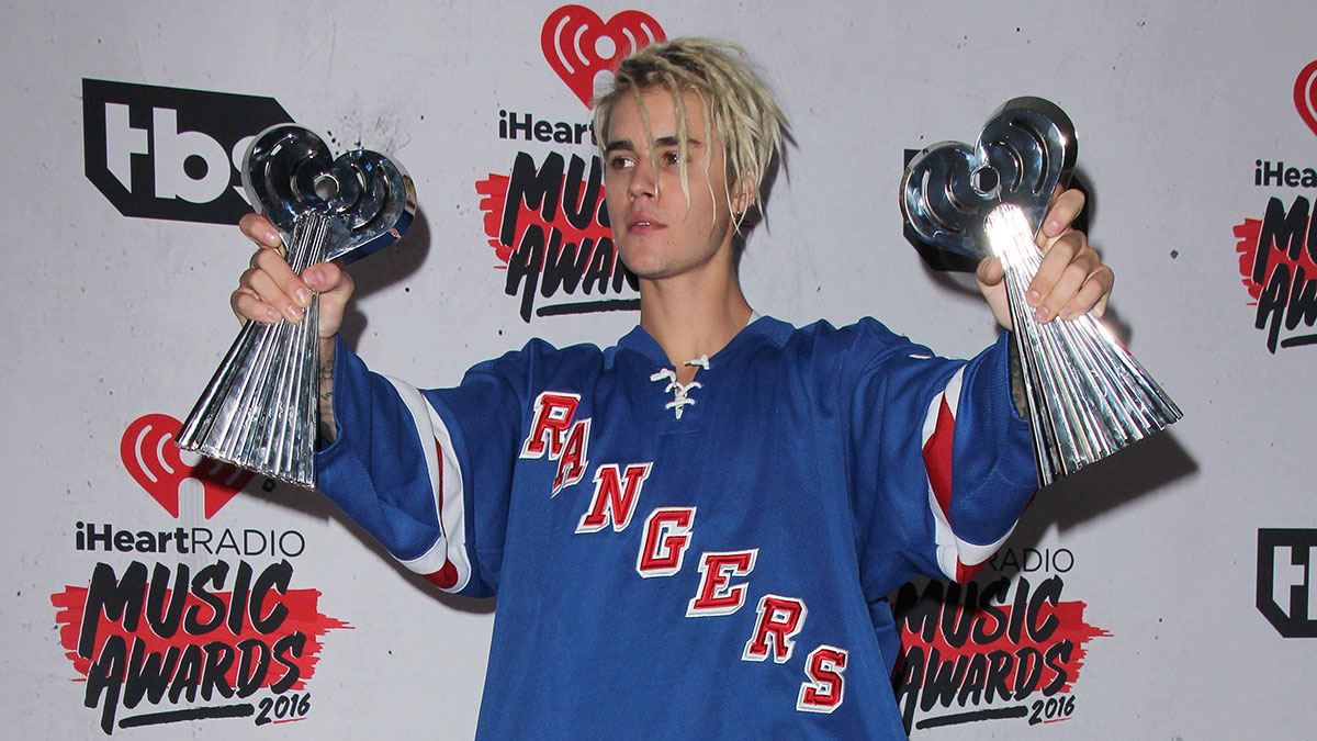 Justin Bieber (25 anni) durante gli iHeart Radio Music Awards – California, 3 aprile 2016.