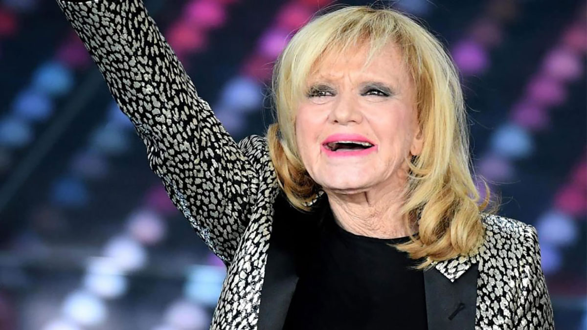 Rita Pavone (74 anni) è una cantante, attrice e showgirl italiana naturalizzata svizzera.