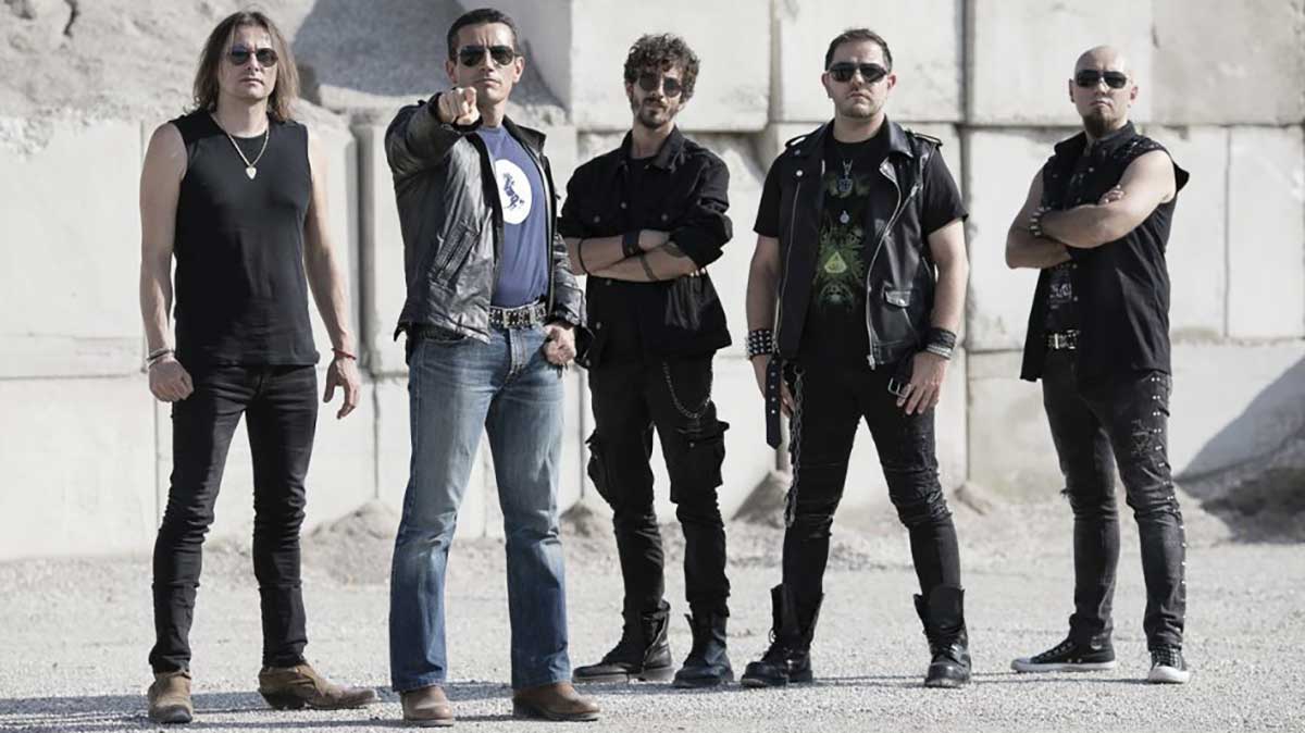Il progetto HyperioN nasce a Bologna nel 2015 come band dedita al "puro" Heavy Metal anni Ottanta