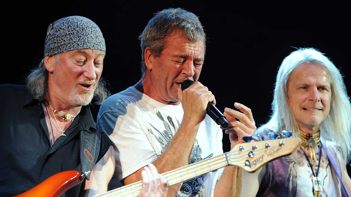 I Deep Purple, da sinistra Roger Glover, Ian Gillan e Steve Morse, durante un concerto al Teatro Smeraldo – Milano, 15 luglio 2008.