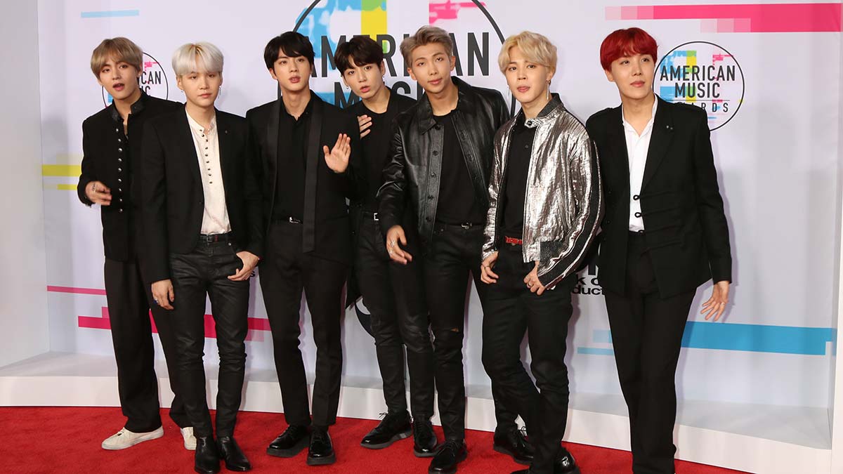 I membri dei BTS durante l'American Music Awards 2017.