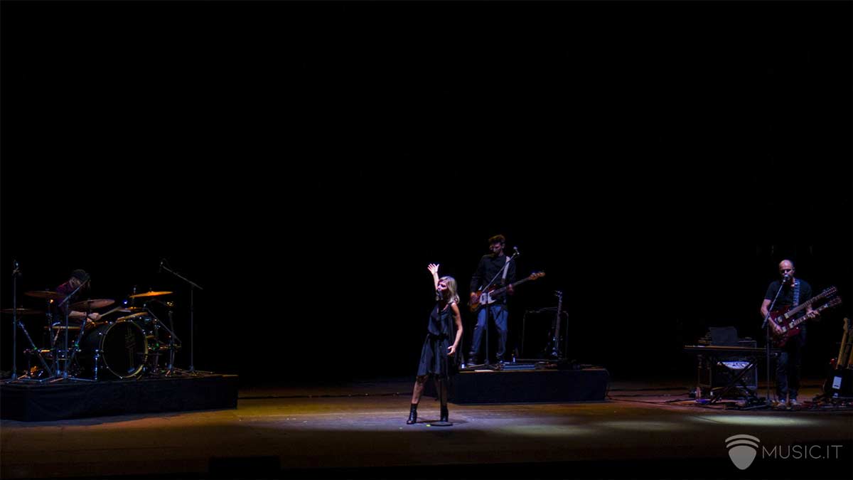Irene Grandi durante il concerto all'Auditorium Parco della Musica di Roma