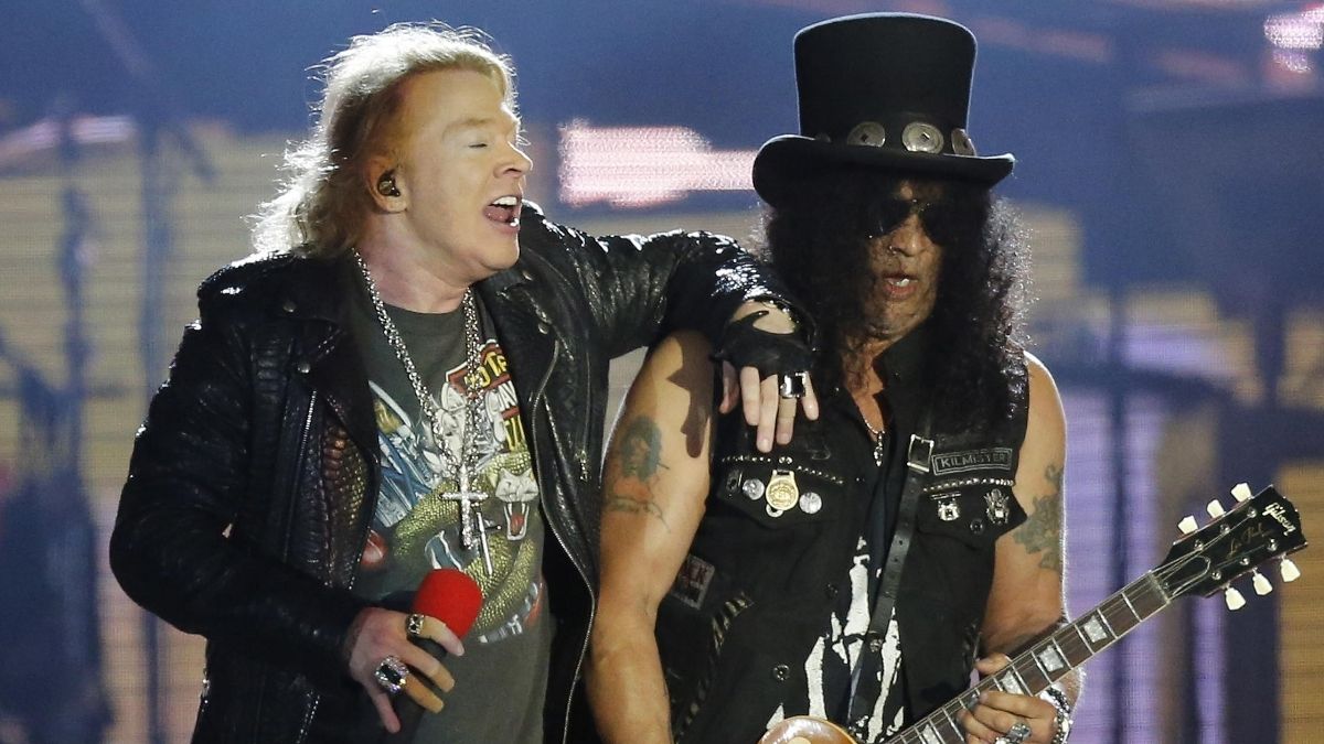 Axl Rose e Slash in un live dei Guns N' Roses del 2017