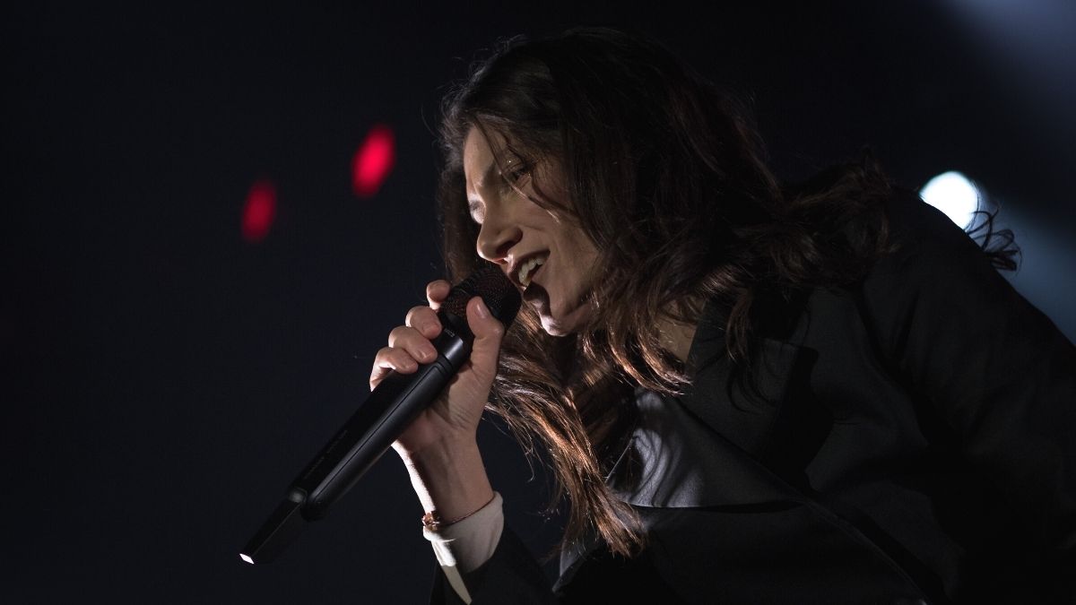 La cantautrice Elisa in un live del 6 dicembre del 2019 a Bari