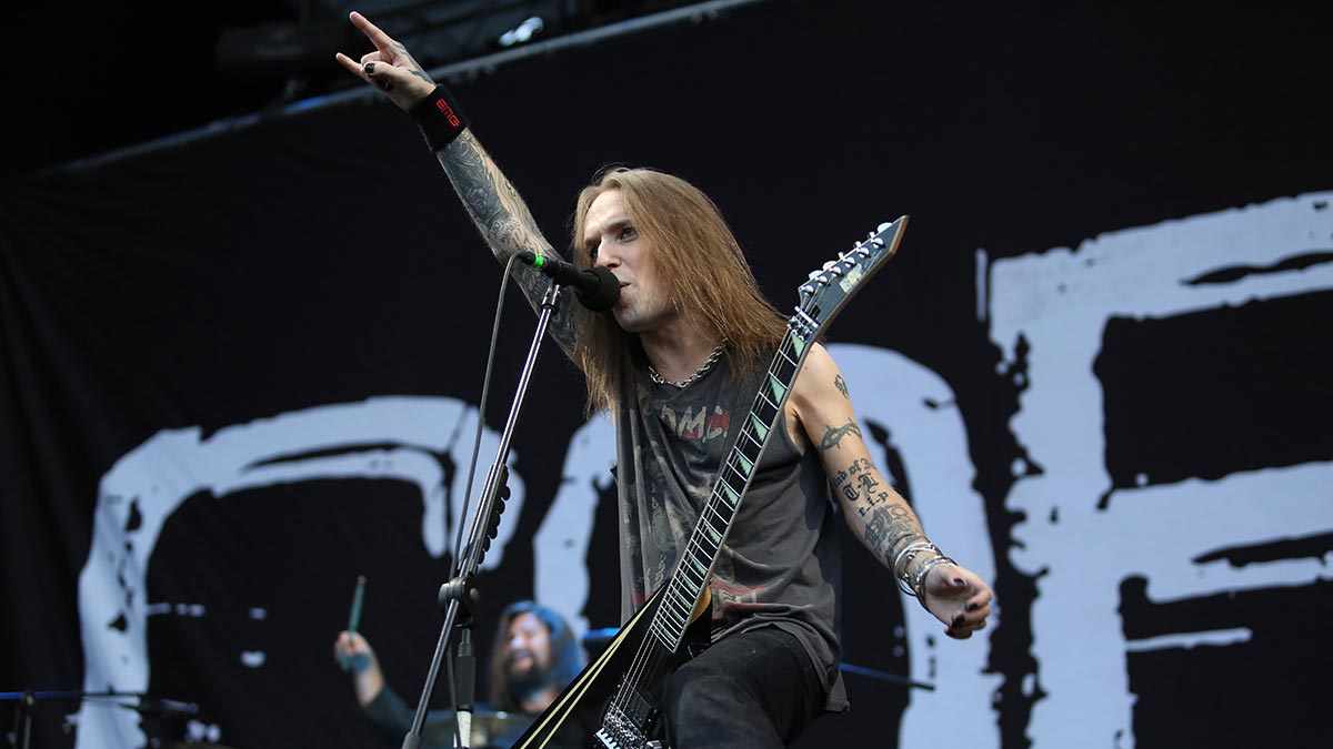 Alexi Laiho dei Children of Bodom durante un concerto.