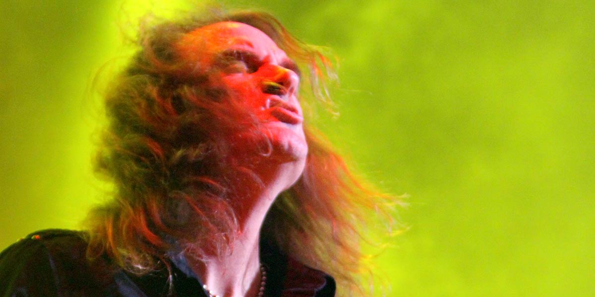 David Ellfson, storico bassista dei Megadeth, durante un concerto. Foto Shutterstock: Marc D Birnbach.
